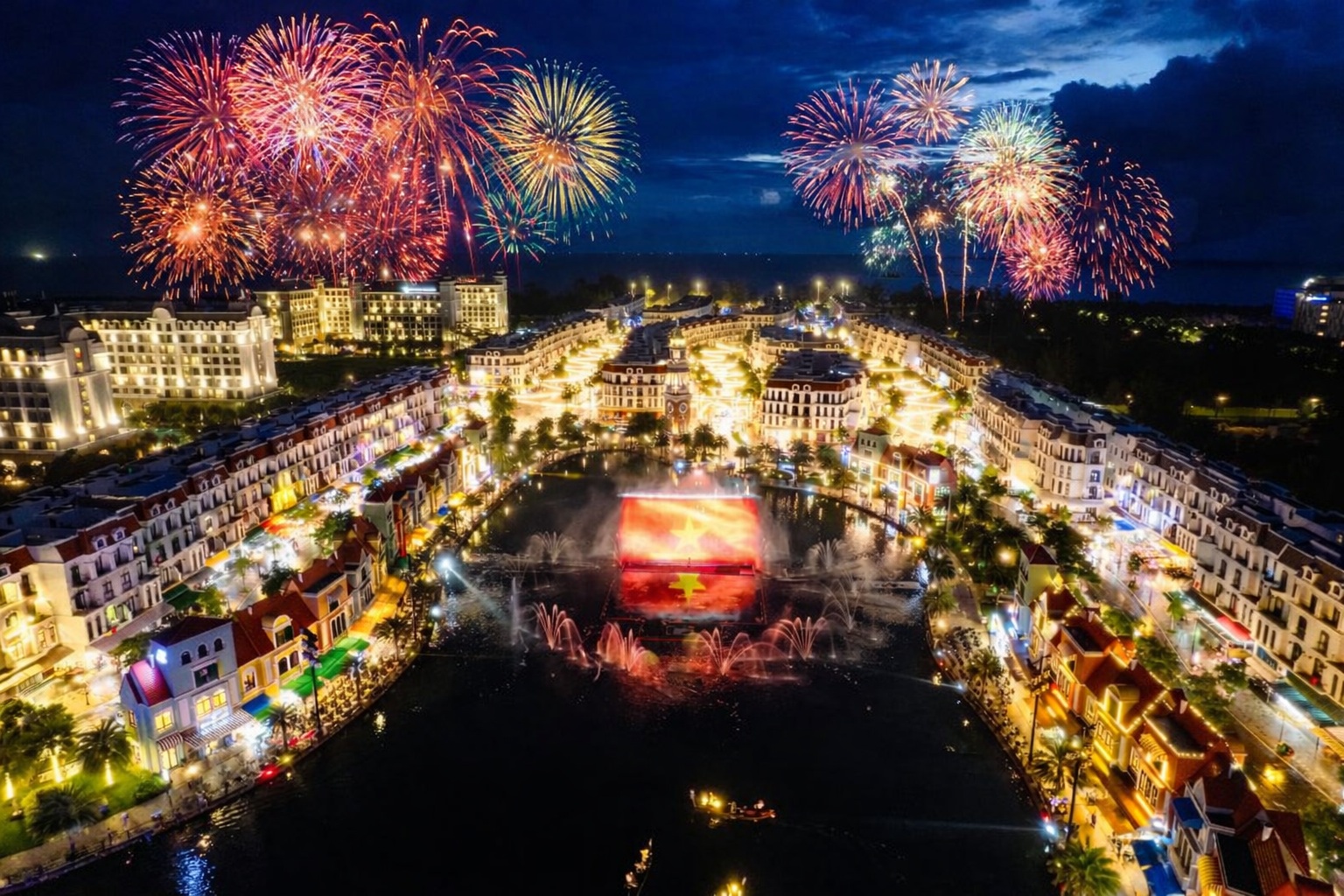 Phú Quốc United Center: Từ 'tâm điểm không ngủ' đến 'vũ trụ lễ hội' bùng nổ